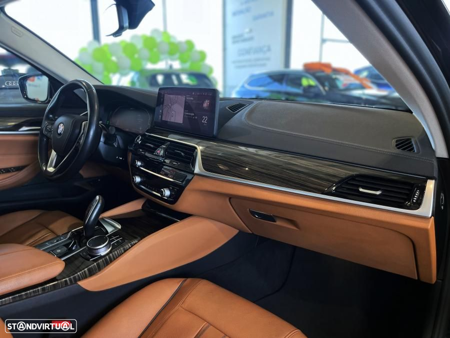 BMW 530 e Line Luxury - 35