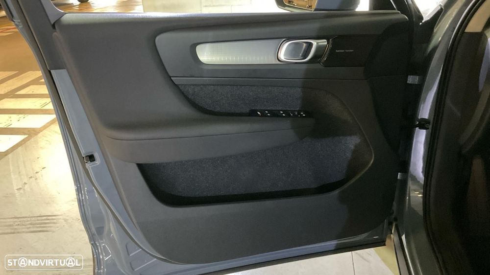 Volvo XC 40 1.5 T3 Momentum Plus Geartronic - 20