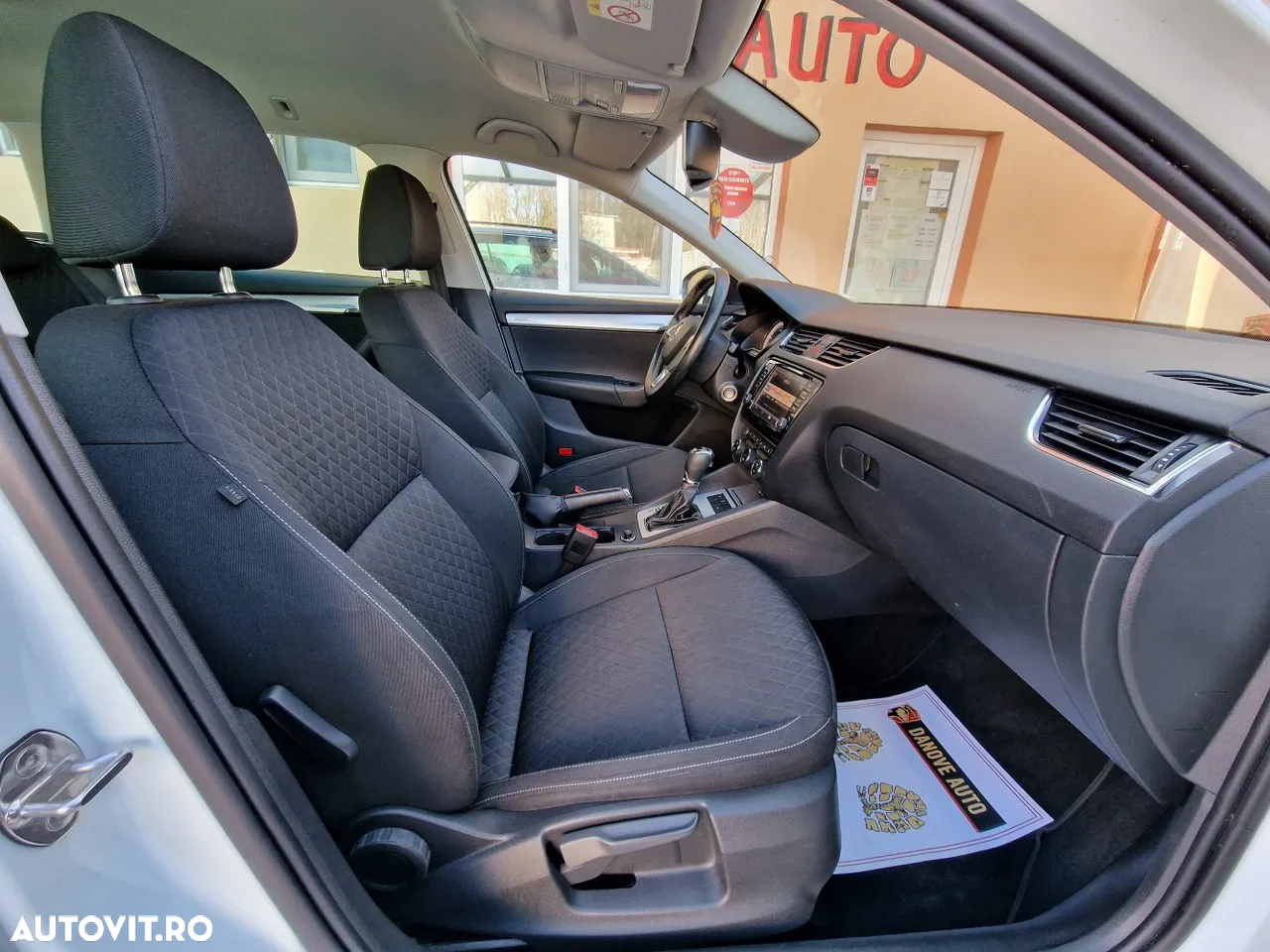 Skoda Octavia Combi 2.0 TDI DSG Edition - 13
