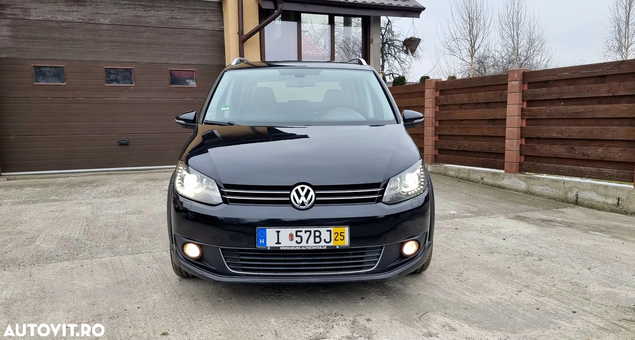 Volkswagen Touran 2.0 TDI DPF DSG Cross - 3