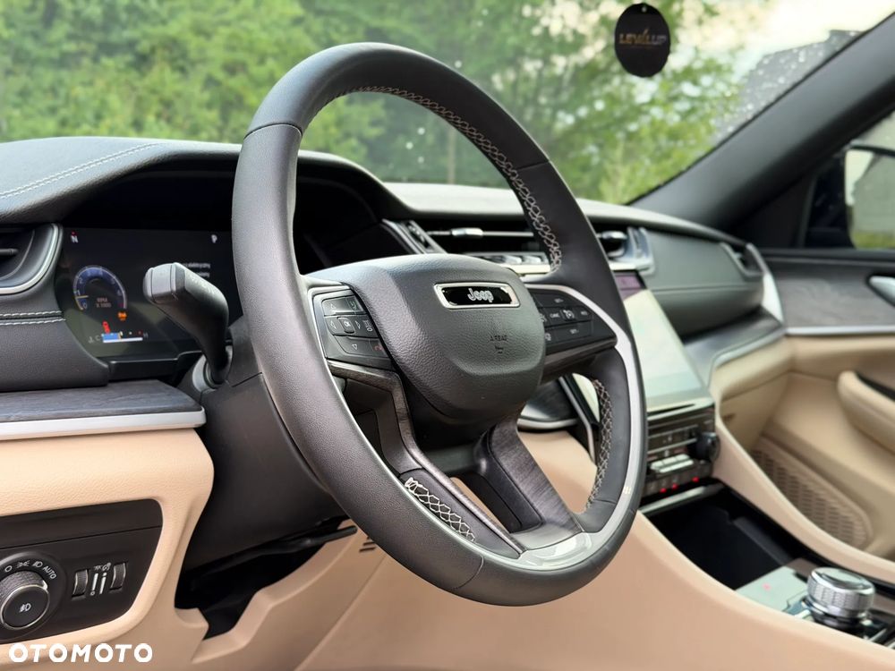 Jeep Grand Cherokee - 29