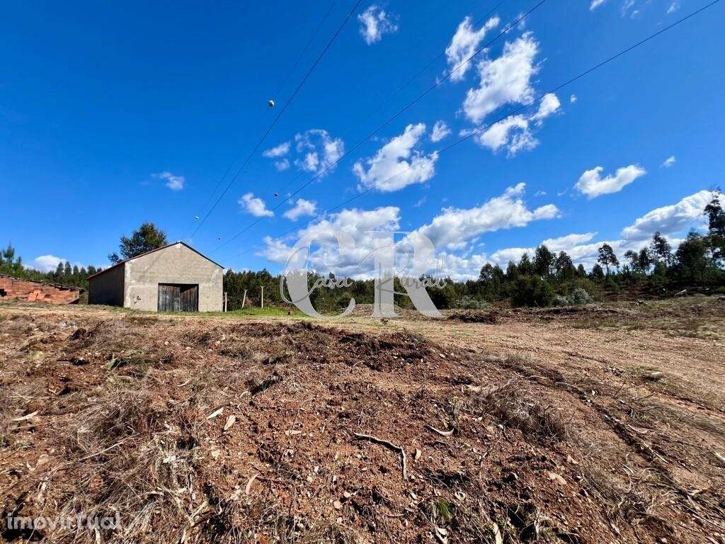 Imóvel rural com 1.8 ha, casa e poço - Grande imagem: 2/40