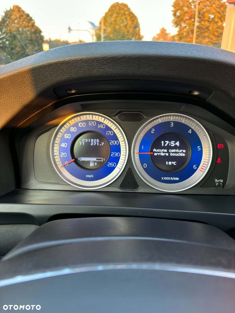 Volvo V60 D3 R-Design - 9