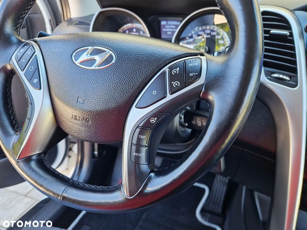 Hyundai i30 blue 1.4 YES Silver - 31