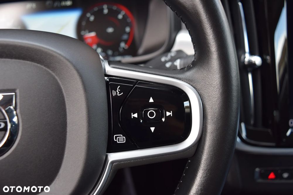 Volvo V90 D3 Momentum Pro - 22
