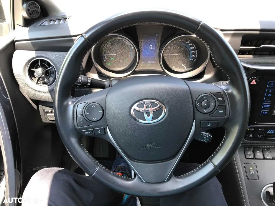 Toyota Auris 1.8 L VVT-i Hybrid Sol + - 9