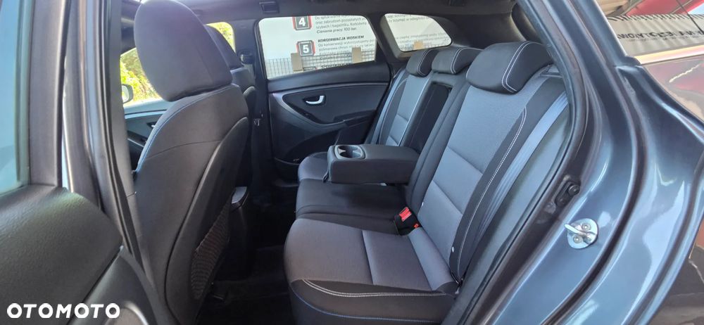 Hyundai i30 blue Kombi 1.6 GDi YES Gold - 34