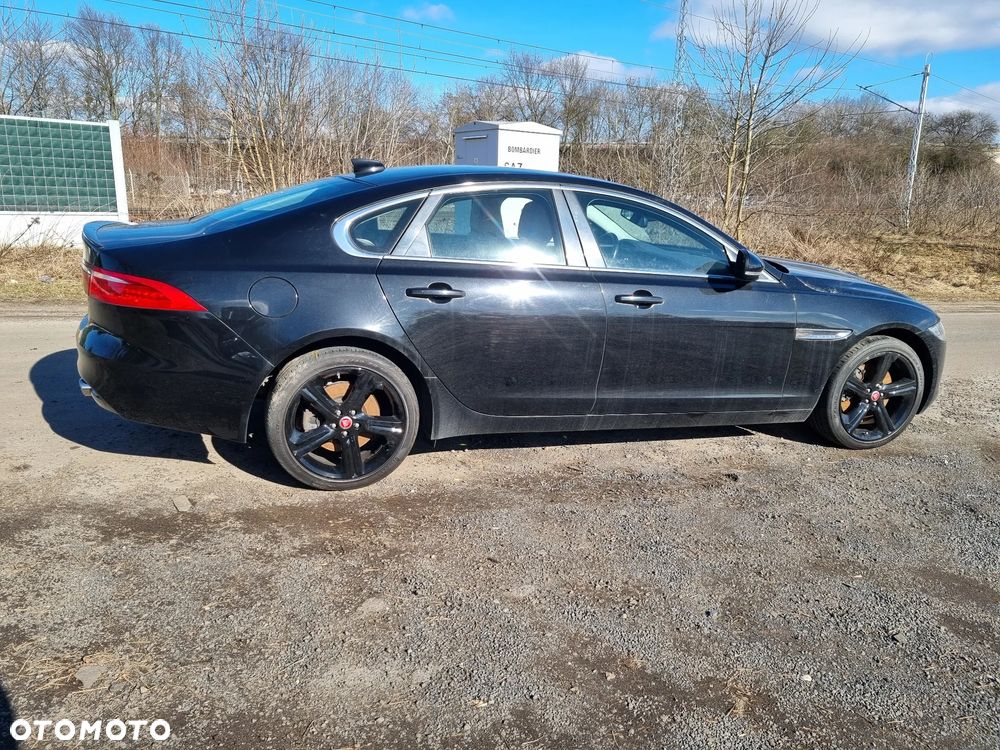 Jaguar XF 3.0 TDV6 Prestige - 32