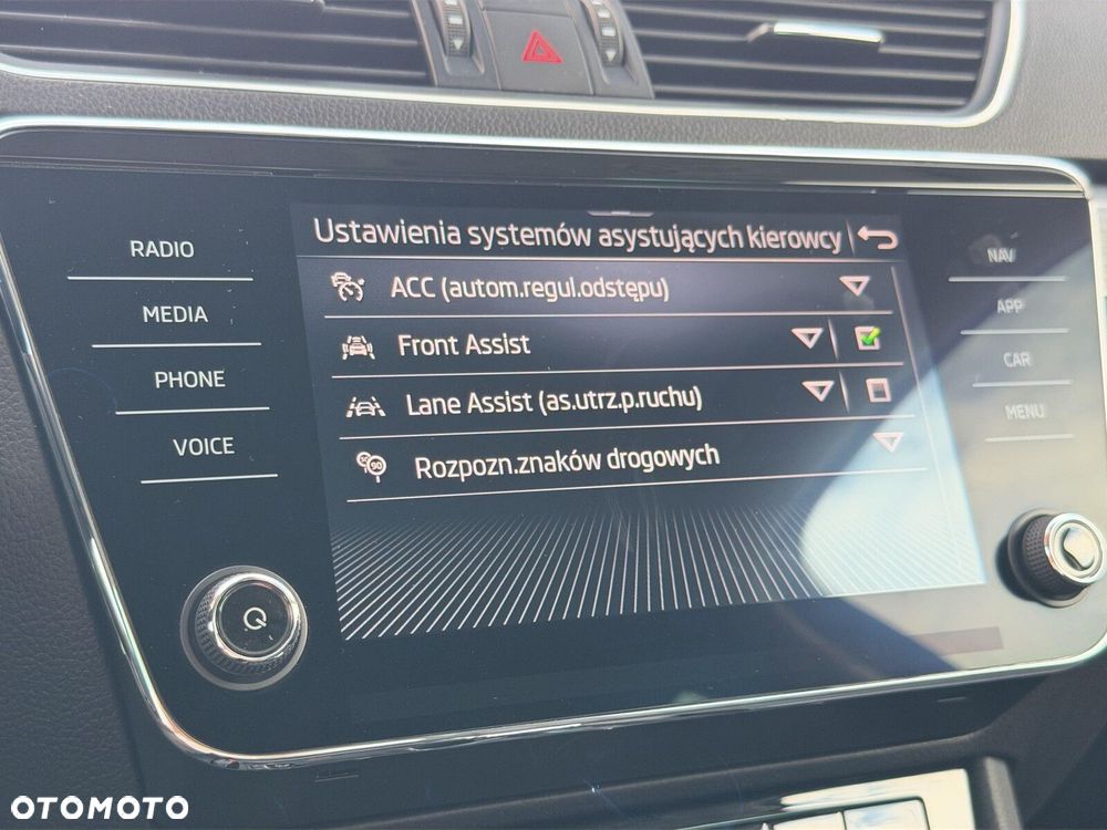 Skoda Superb 2.0 TDI SCR Style DSG - 30