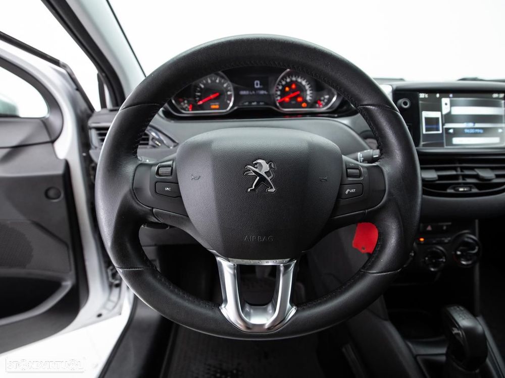 Peugeot 208 - 14
