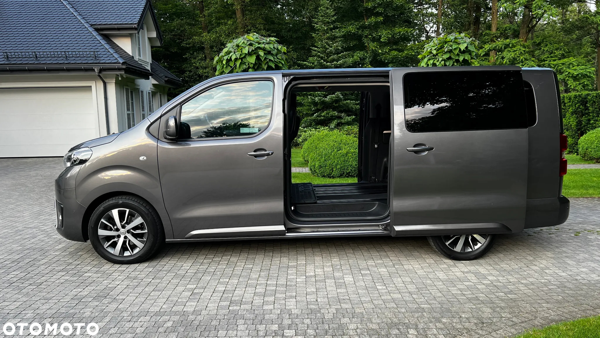 Toyota ProAce Kombi 2.0 D-4D Long 2,8t - 4