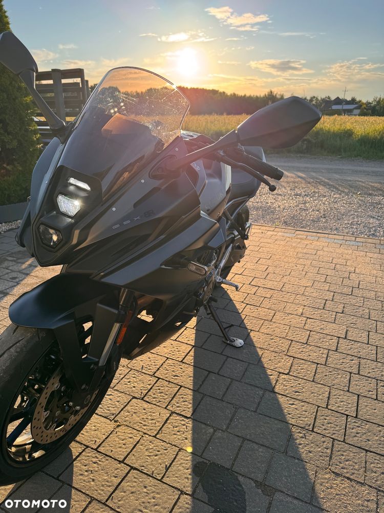 Suzuki GSX - 8