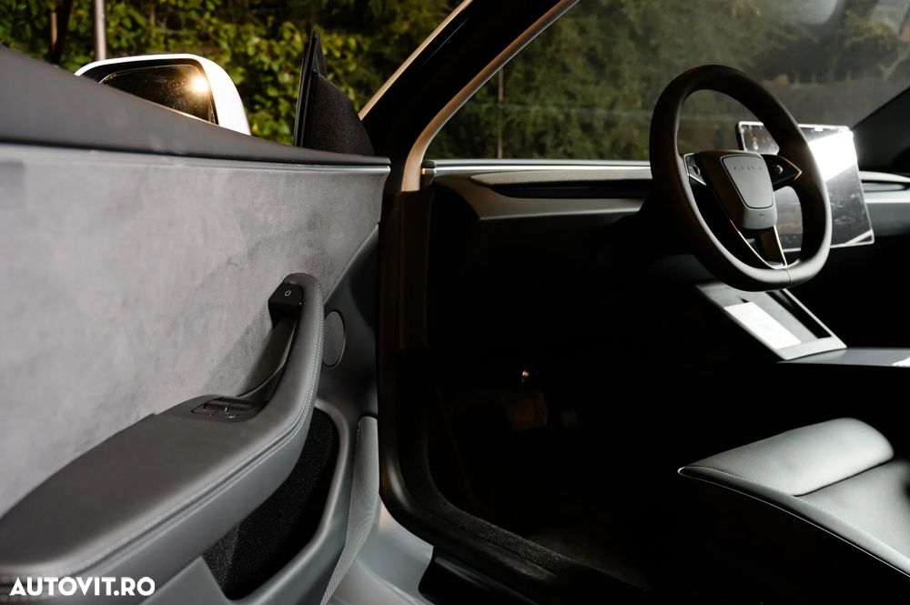Tesla Model 3 - 9