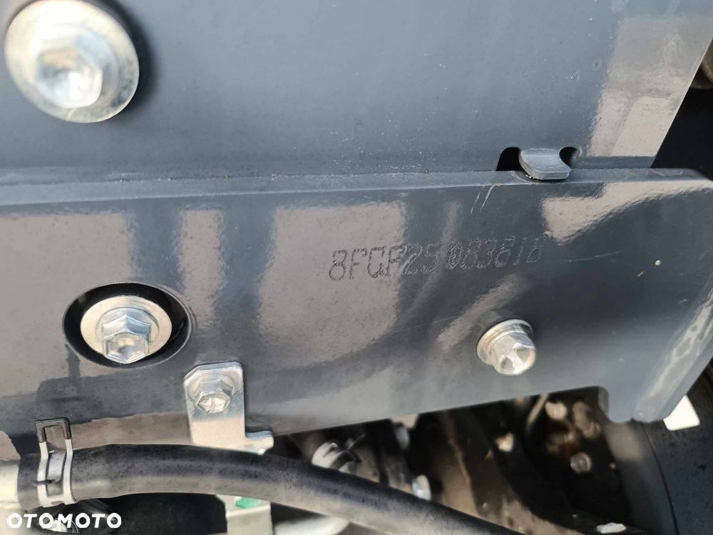 Toyota 8FG25 Kabina 2023 rok benzyna/gaz opony superelastyczne jak NOWY - 12