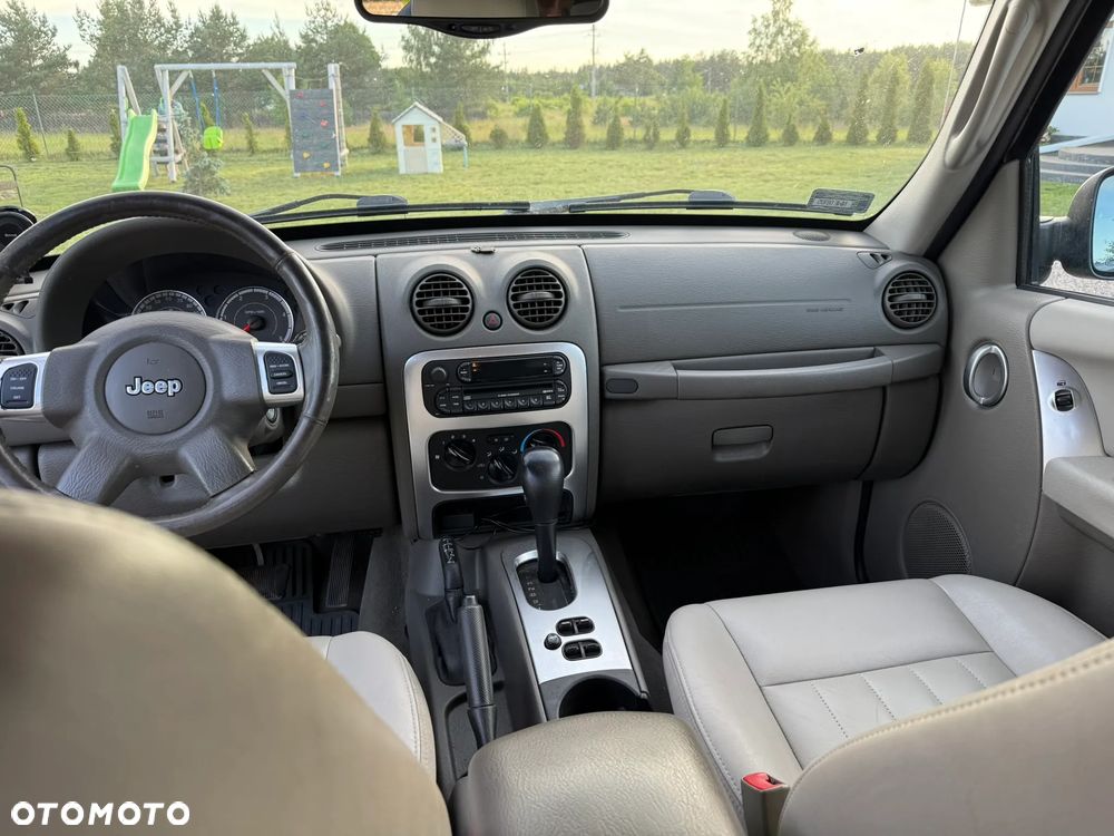 Jeep Liberty - 6