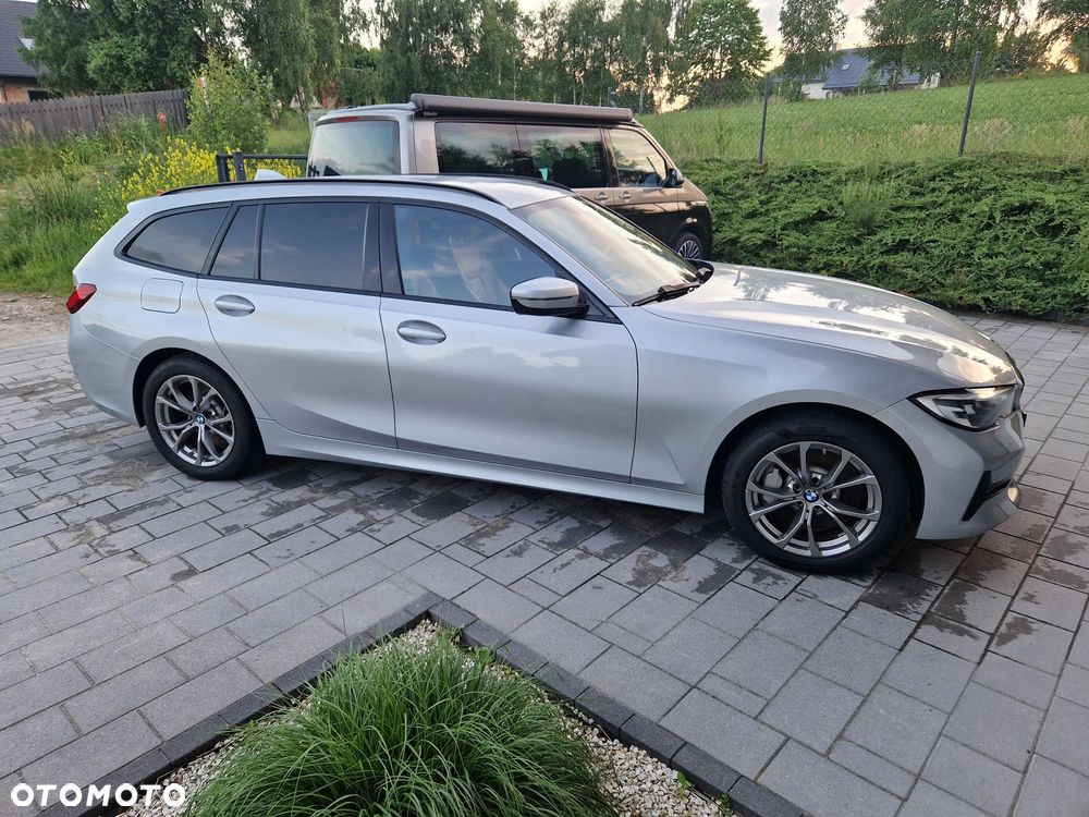BMW Seria 3 330e xDrive - 1