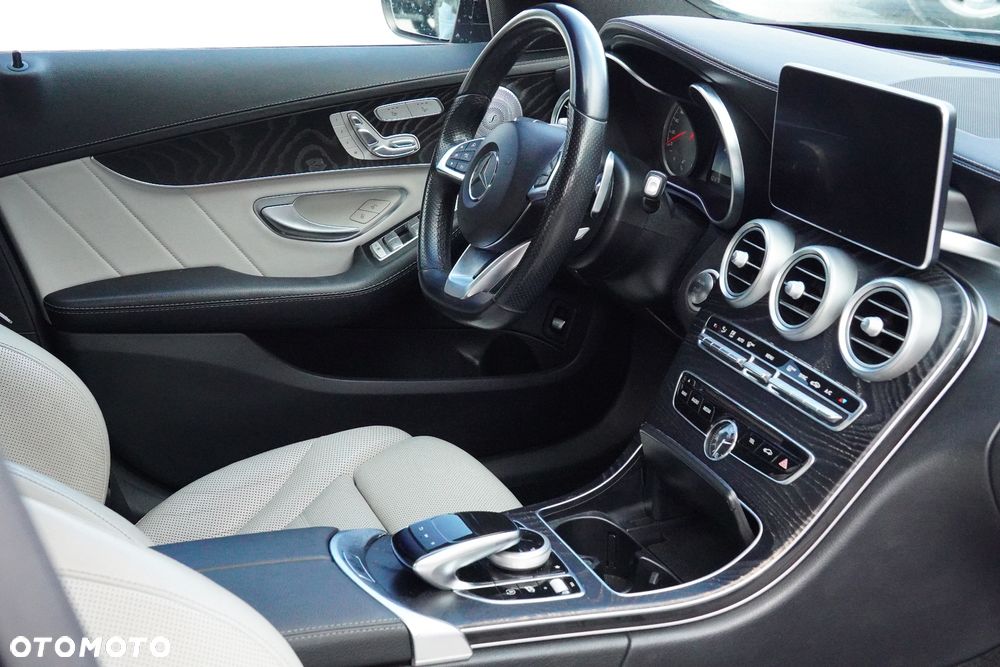 Mercedes-Benz Klasa C AMG 43 4Matic 9G-TRONIC - 25
