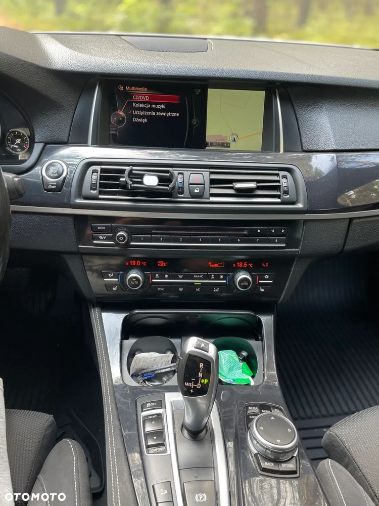 BMW Seria 5 520d xDrive - 12