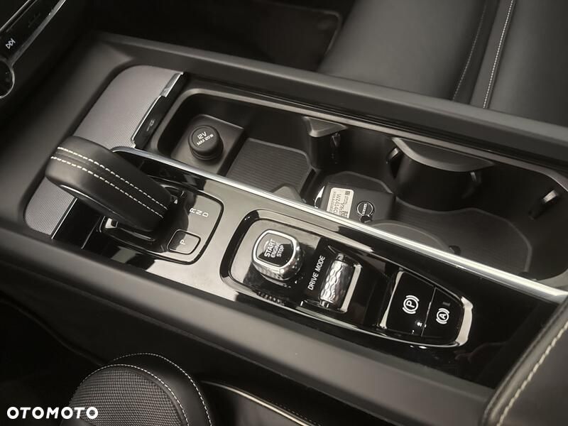 Volvo XC 60 B4 B R-Design - 16