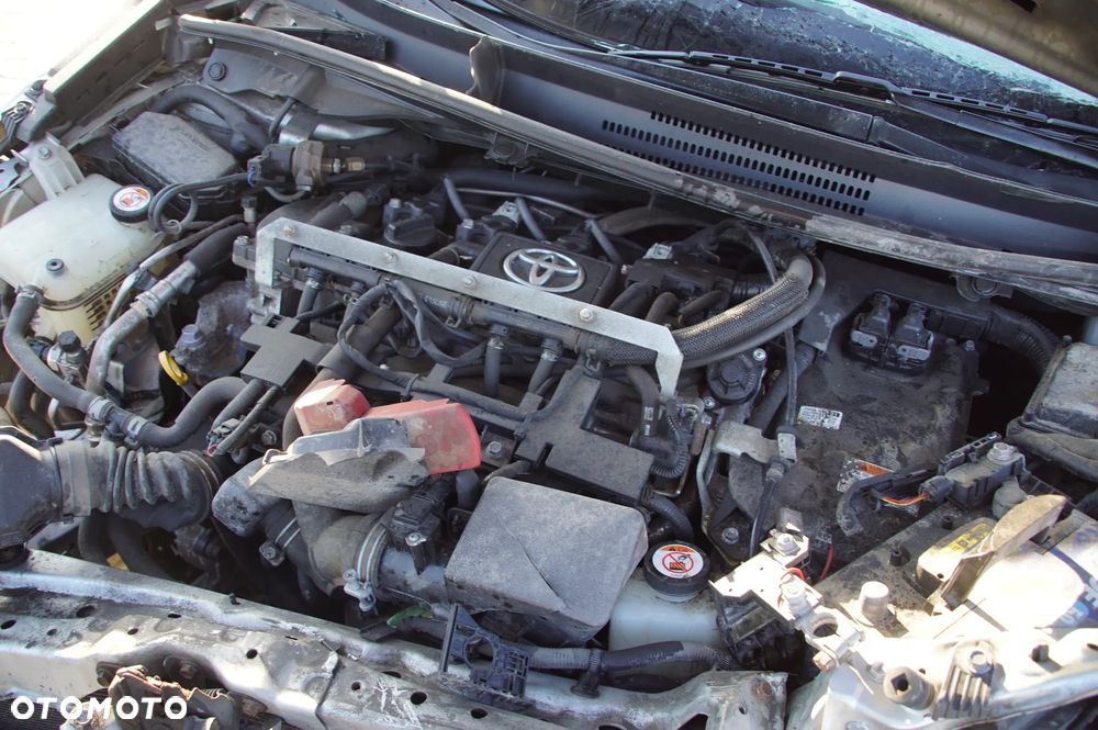 Auto na części - Toyota Corolla E21 1.8 HYBRID 122 KM 2ZR-FXE CVT 1J6 2019R Silnik Skrzynia Drzwi Lusterko Zderzak Klapa Lampa Szyba Klamka Deska Kokpit Sterownik Moduł Czujnik Licznik Wyświetlacz Panel Kierownica - 17