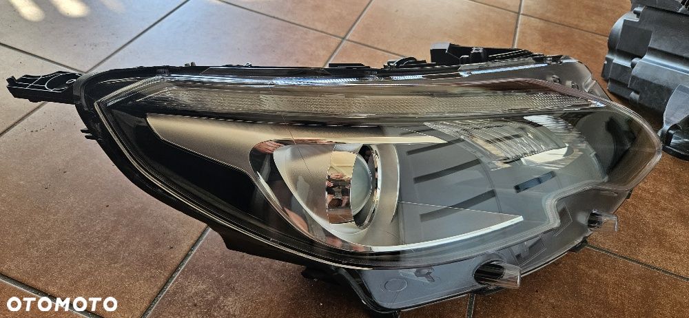 Peugeot 2008 Lift Lampa Przód  Lewa Prawa Idealne - 2