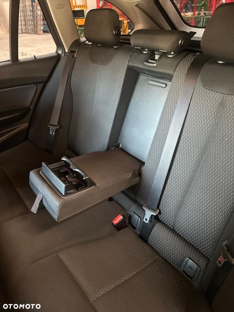 BMW Seria 3 318d xDrive - 17