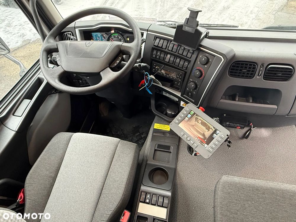 Renault D Wide 6x2 - 9
