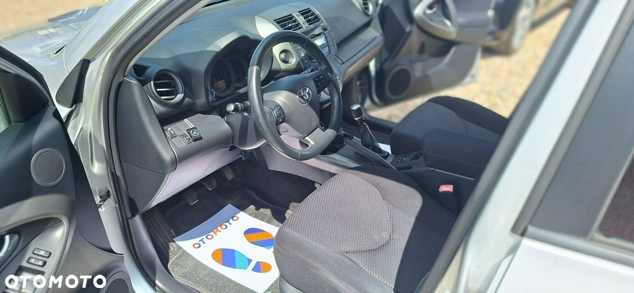 Toyota RAV4 - 9