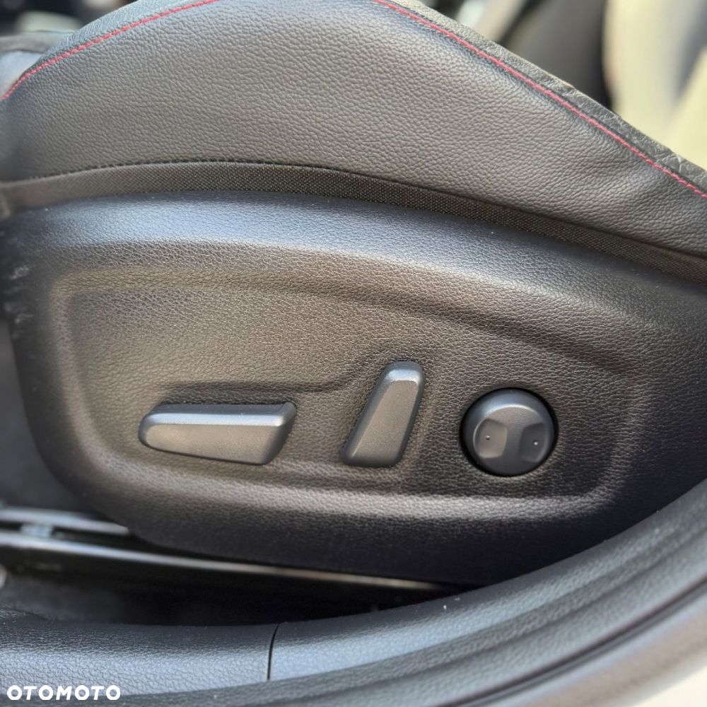 Kia ProCeed 1.6 T-GDI GT DCT - 19