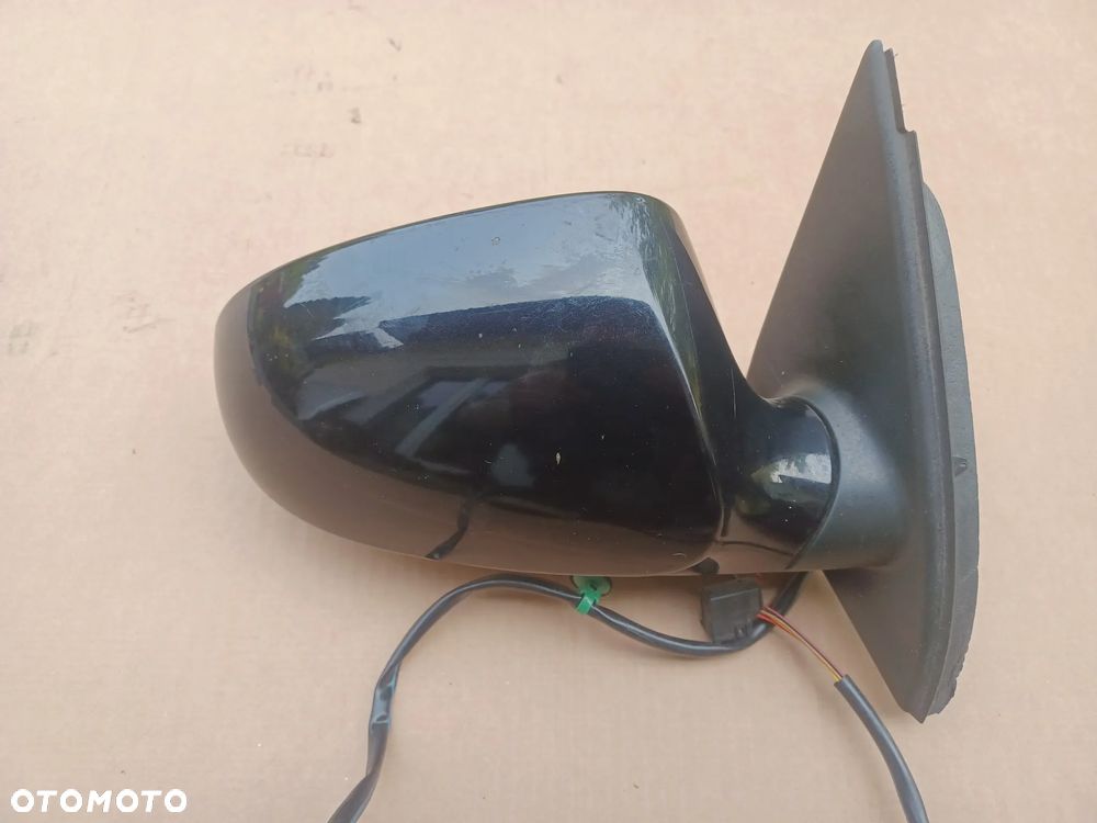 LUSTERKO PRAWE PASSAT B6 6PIN LC9X - 6