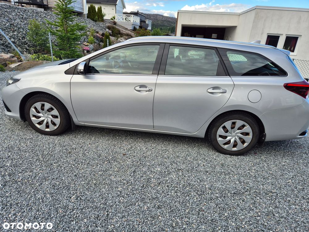 Toyota Auris 1.6 Premium - 5