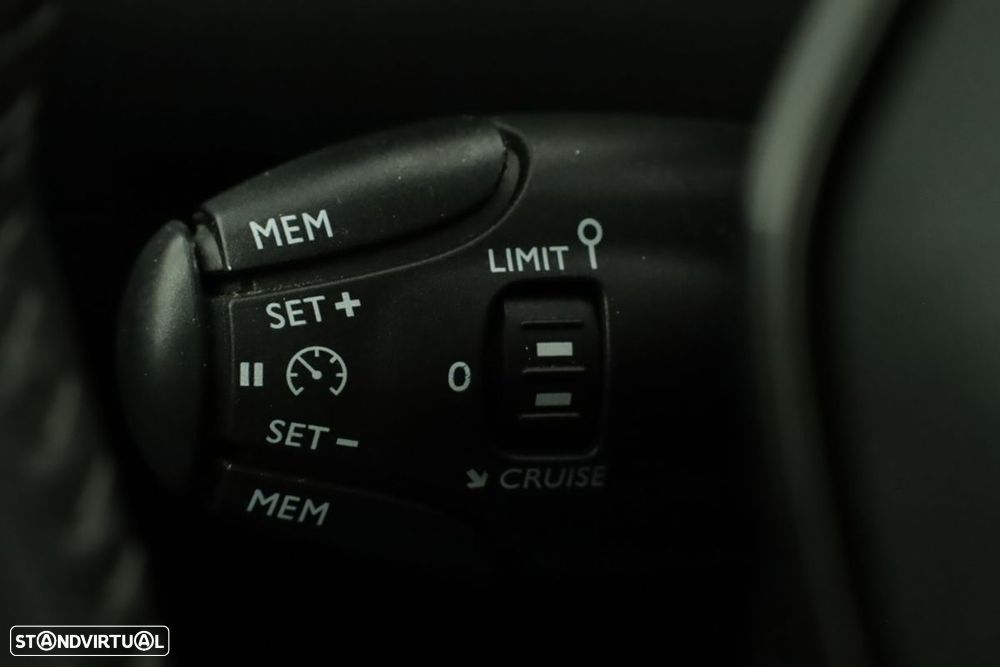 Peugeot 208 1.2 PureTech Allure EAT8 - 18