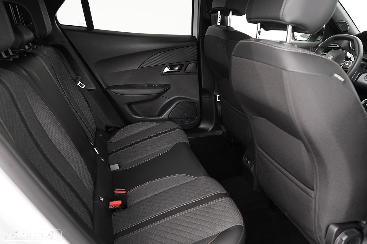 Peugeot 2008 1.2 PureTech Allure - 23