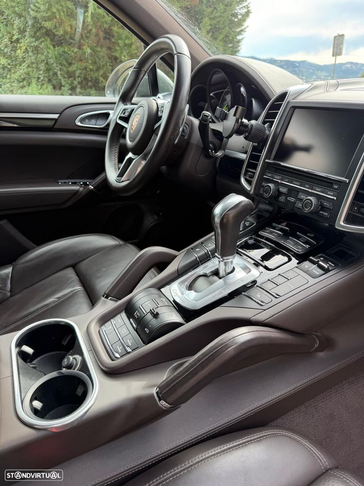Porsche Cayenne S - 26