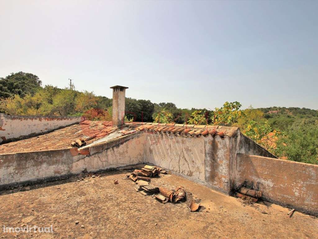 Terreno com Ruína em Zona Tranquila de Fácil Acesso - Grande imagem: 3/16