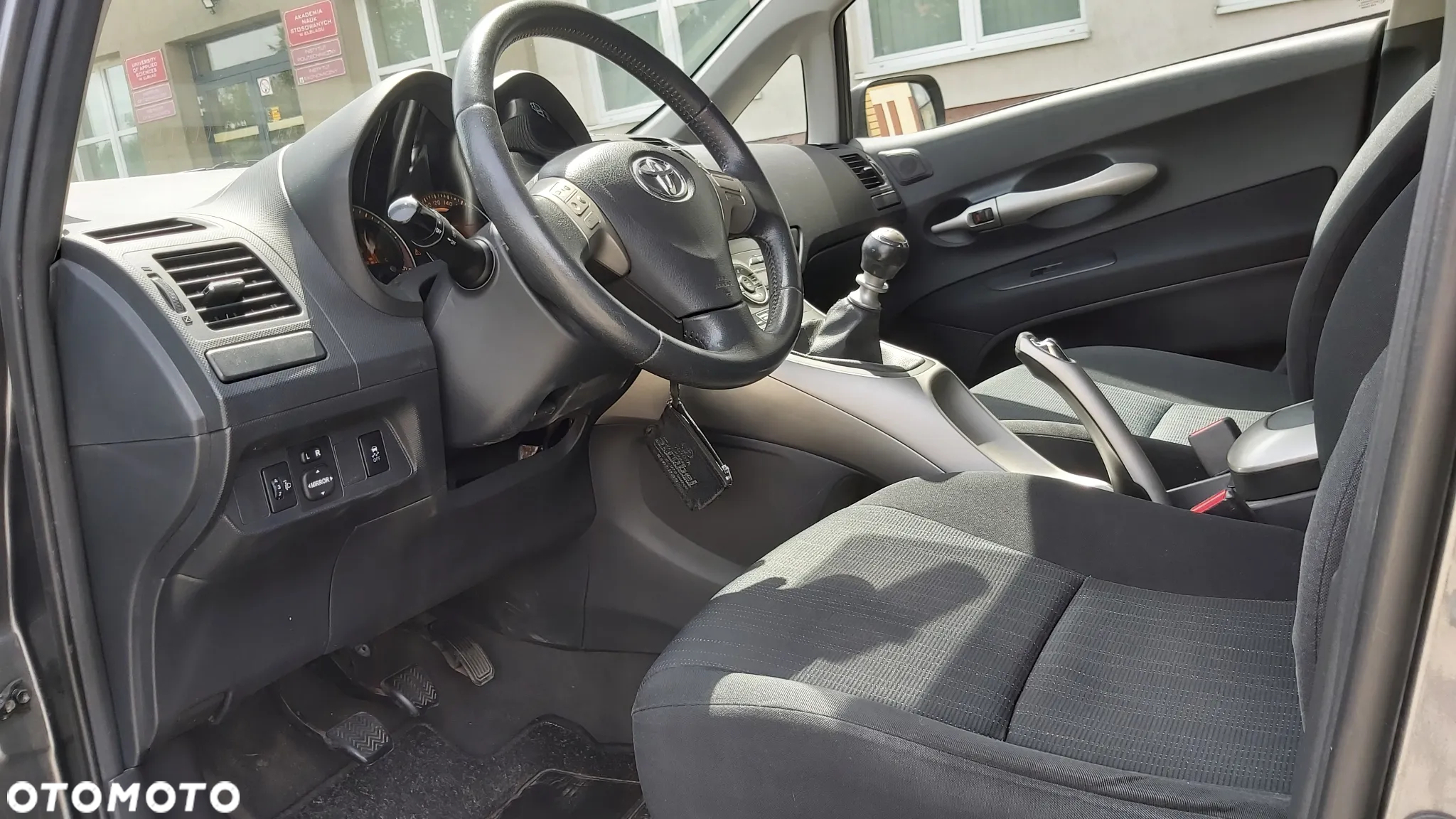 Toyota Auris 2.0 D-4D Executive - 16