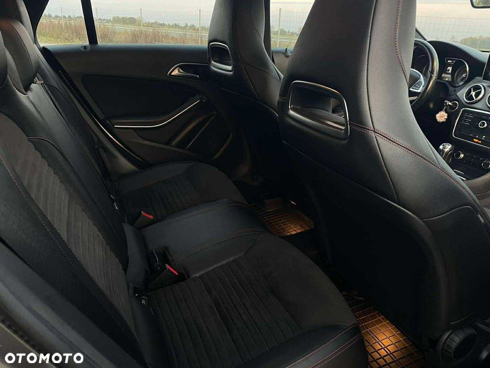 Mercedes-Benz CLA 180 d AMG Line - 11