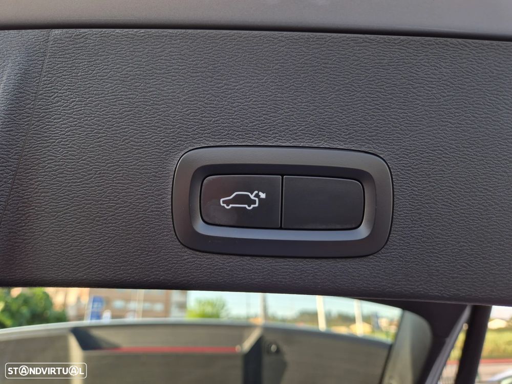 Volvo XC 40 2.0 D4 Momentum Plus AWD - 53