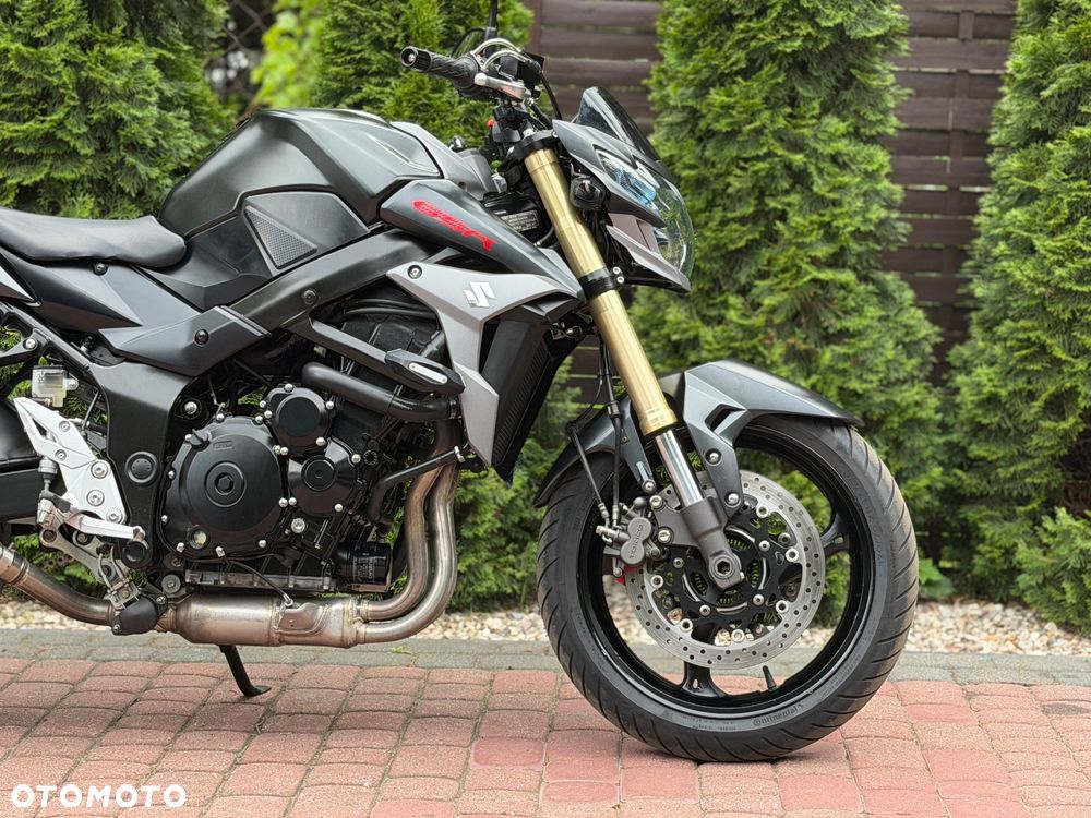 Suzuki GSR - 10