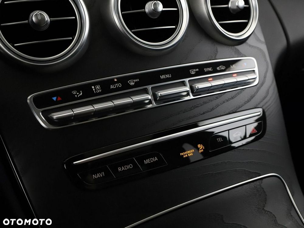 Mercedes-Benz Klasa C 200 4Matic 9G-TRONIC AMG Line - 30