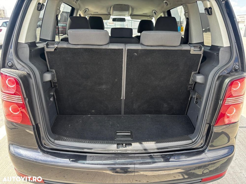 Volkswagen Touran - 8