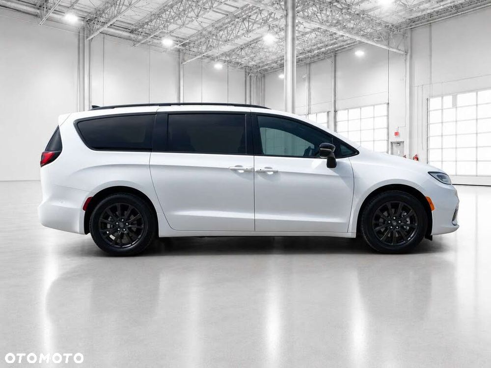Chrysler Pacifica - 3