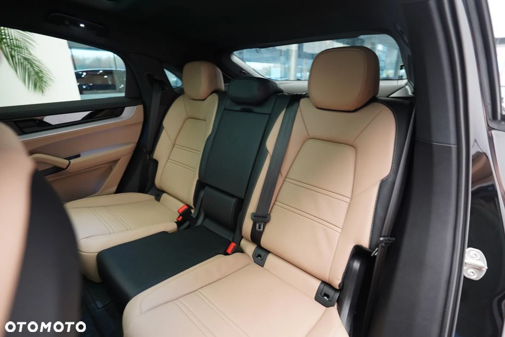 Porsche Cayenne Coupe S E-Hybrid PHEV Black Edition - 11