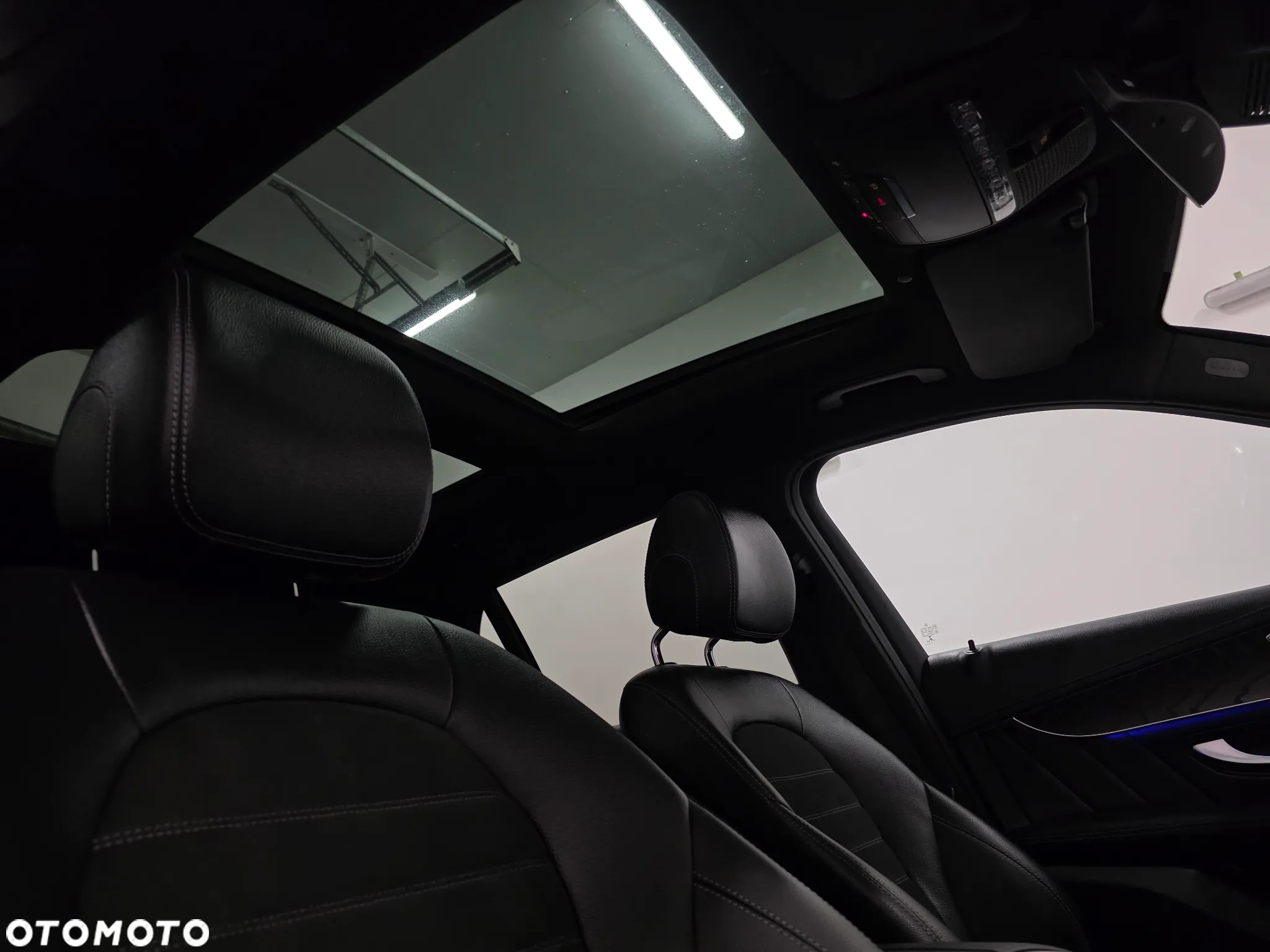 Mercedes-Benz GLC 300 d 4Matic 9G-TRONIC AMG Line Plus - 29