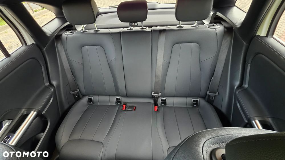 Mercedes-Benz GLA 250 4Matic 8G-DCT Special Edition - 12