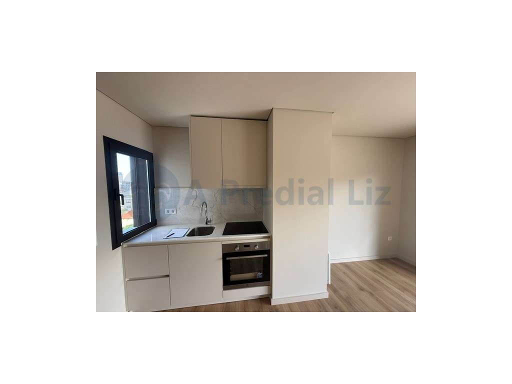 Apartamento T2 Recuado - junto à Rotunda da Boavista / Casa da Musica - Grande imagem: 2/13