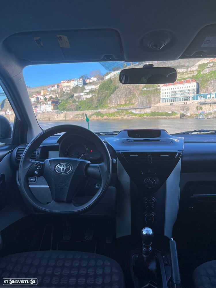 Toyota iQ 1.0 - 8