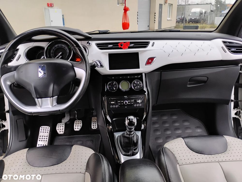 Citroën DS3 1.6 THP Ultra Prestige - 25