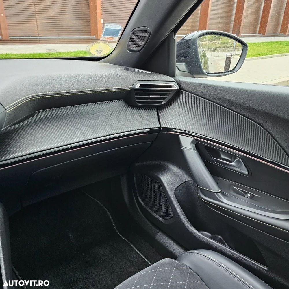 Peugeot 2008 BlueHDi 130 EAT8 GT Pack - 23