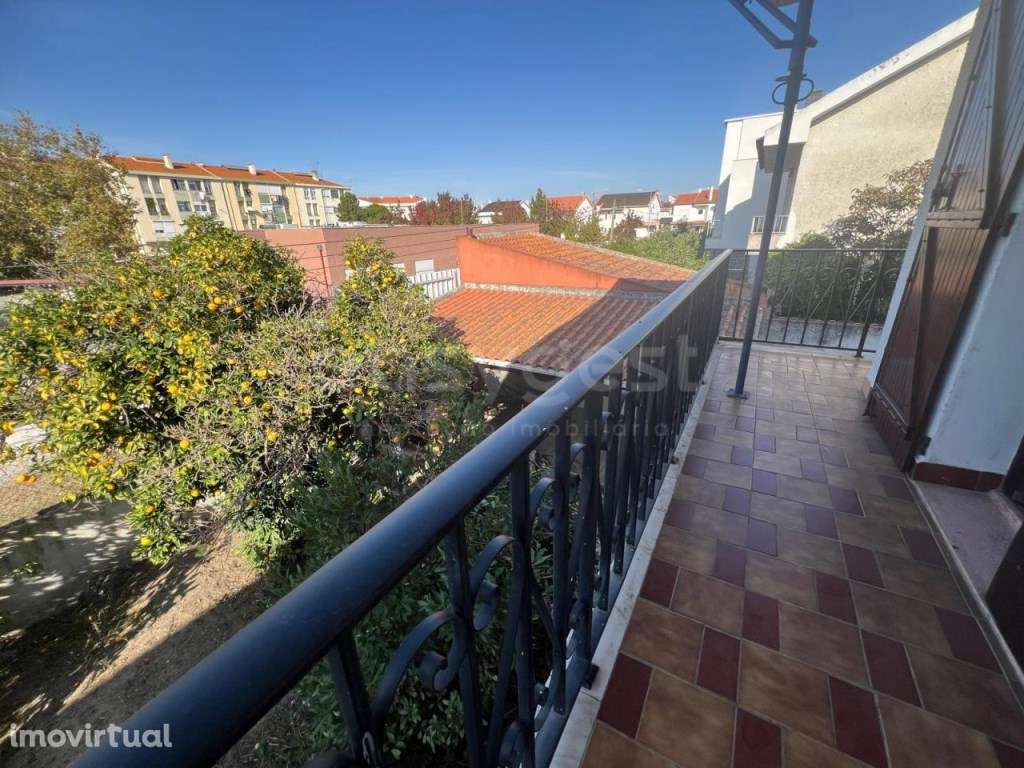 Moradia Geminada T3 na Moita com áreas generosas e garagem - Grande imagem: 4/39